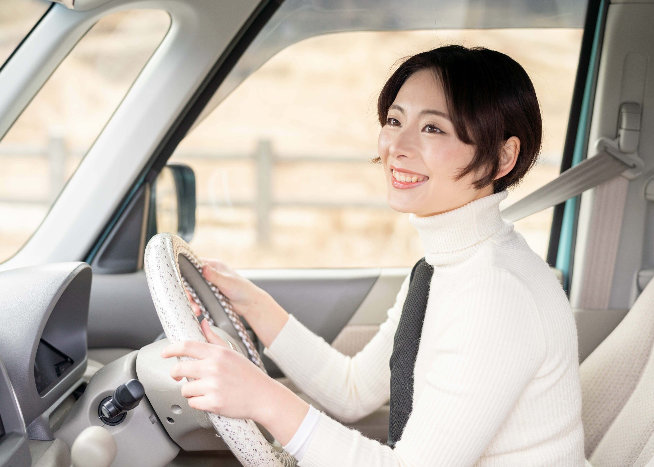 車内の女性のイメージ